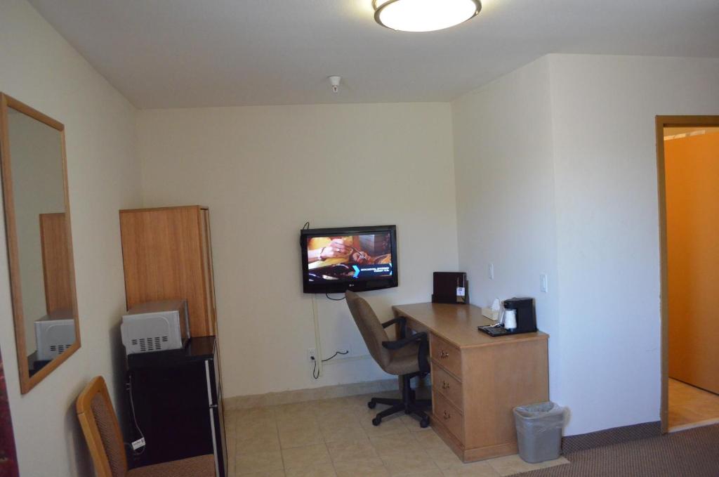 Knights Inn Quincy image 16