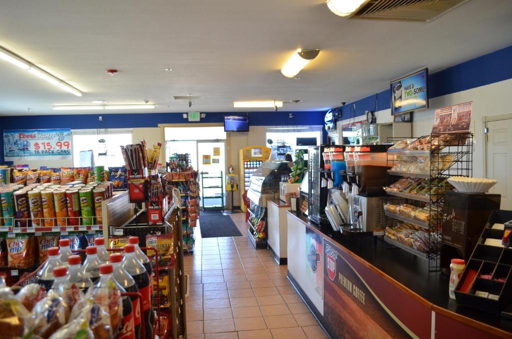 Knights Inn Quincy image 22